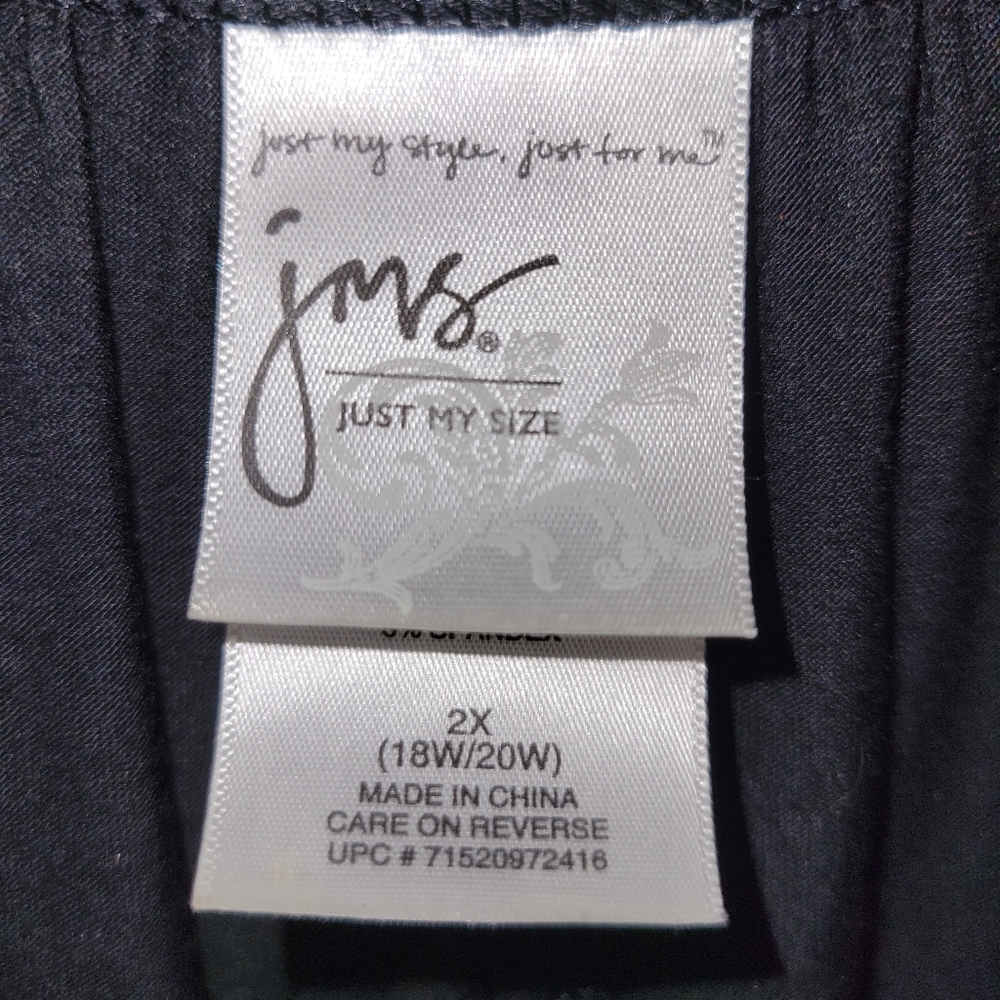 Plus size top - Picture 2 of 2